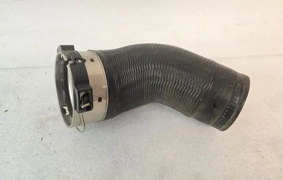Volvo V60 Intercooler hose/pipe 31686561