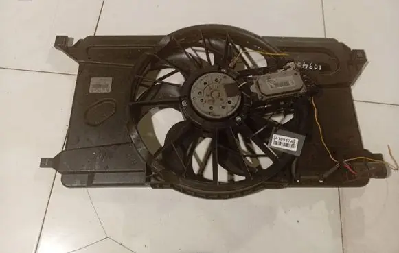 Mazda 3 I Radiator cooling fan shroud 0130307145
