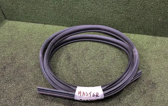 Renault Master III Front door rubber seal 