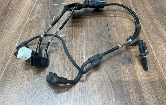 Mercedes-Benz E W213 Rear ABS sensor wiring A2135403805 A2135402805 A2139055703