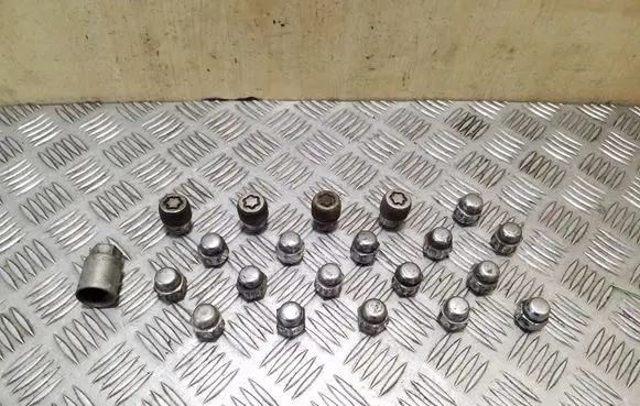 Nissan Qashqai Nuts/bolts 