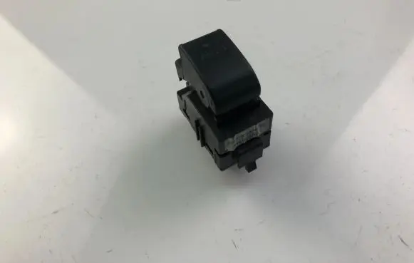 Toyota Corolla E120 E130 Electric window control switch 37077B