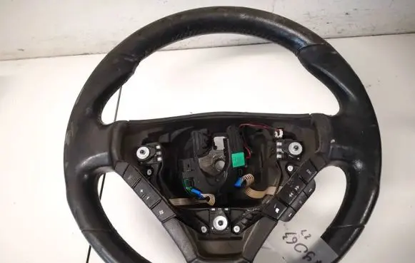 Steering wheel buttons/switches