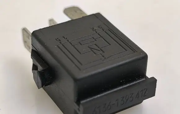 BMW 5 E39 Other relay V23073B1005X18 61361393412 3215