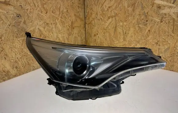 Toyota Avensis T270 Headlight/headlamp C12696