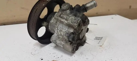 Opel Insignia A Power steering pump 13309336 YS1930H20443