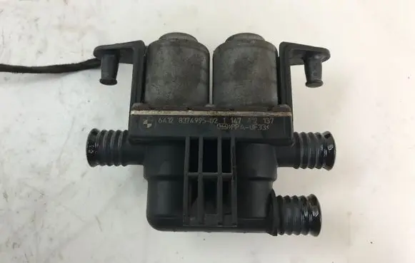 BMW 5 E39 Coolant heater control valve 8374995 1147412137