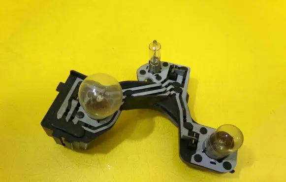 Citroen C5 Tail light bulb cover holder VP8X8X-13N005-BA