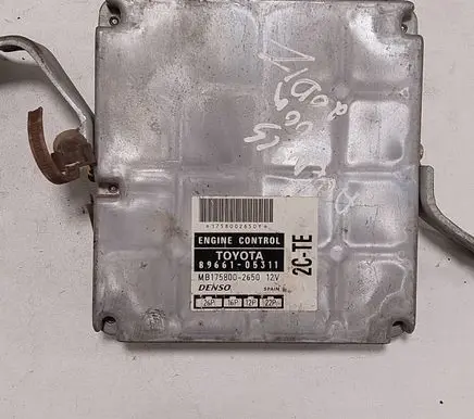 Toyota Avensis T220 Engine control unit/module 8966105311 MB1758002650 1758002650