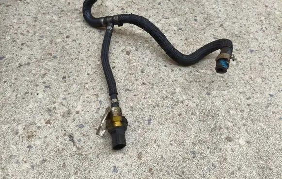 Mercedes-Benz C W205 Fuel pressure sensor A6510703981 2081606
