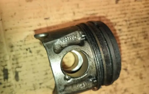 Peugeot 407 Piston 085190