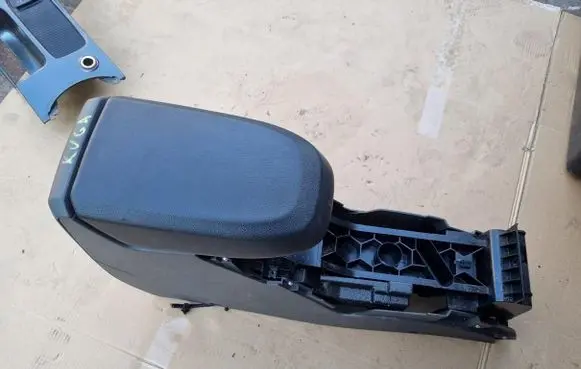 Ford Kuga I Center console XXX