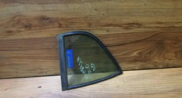 Mitsubishi Carisma Rear side window