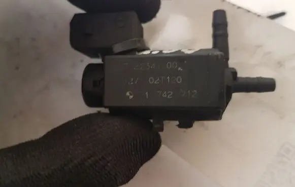 BMW 5 E39 Turbo solenoid valve 72234100 1742712