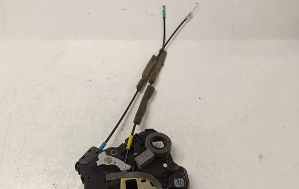 Toyota Corolla Verso AR10 Front door lock