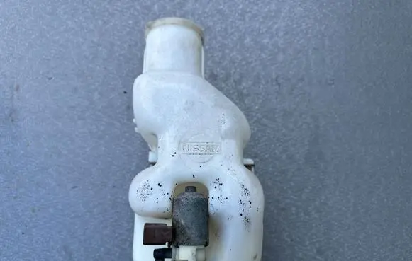 Windshield washer fluid reservoir/tank