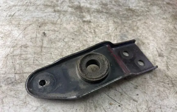 Mitsubishi Pajero Sport I Radiator mount bracket Mr126801