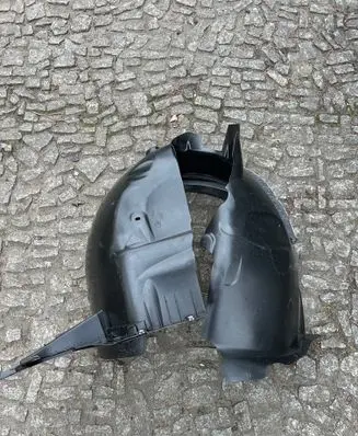 Front wheel arch liner splash guards
