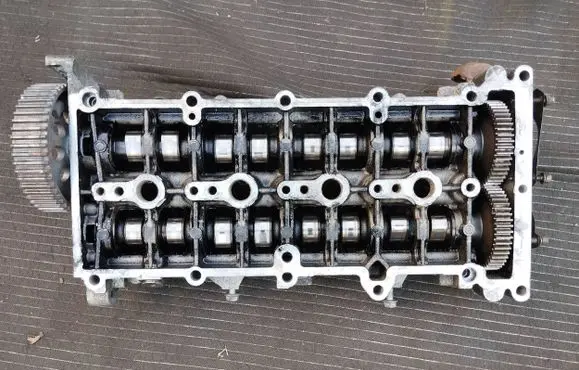 Opel Vectra C Engine head 55194358