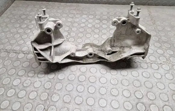 BMW i4 Engine mounting bracket 9485637