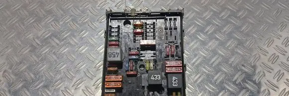 Volkswagen Touran I Fuse box set 1T000034 937535