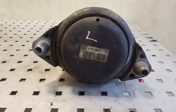 Mercedes-Benz E W212 Engine mount bracket A2122404117