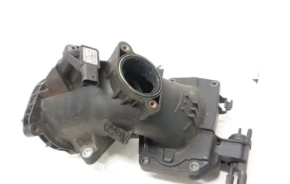 Mercedes-Benz CLA C117 X117 W117 Intake manifold A6510901128 A0101537428