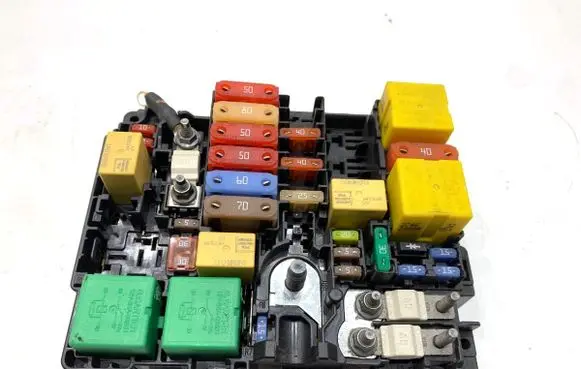Peugeot 308 Fuse box set 9804848580