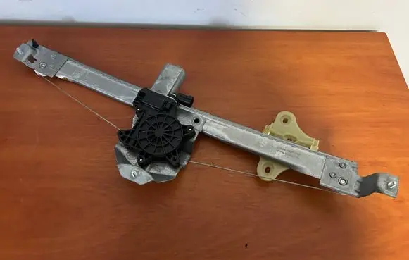 Renault Captur Front door window regulator with motor 