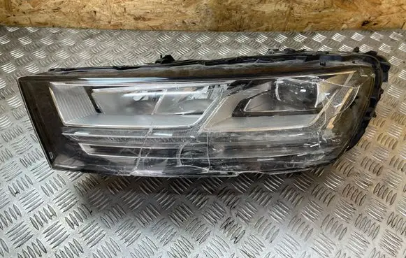 Audi Q7 4M Headlight/headlamp 4M0941033 7713100000