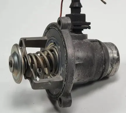 BMW X6 E71 Thermostat housing 7586885