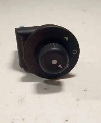 Citroen C3 Wing mirror switch 185526