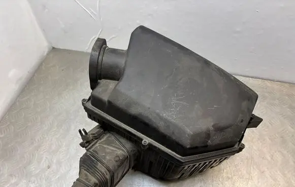 Volvo V70 Air filter box 31370671