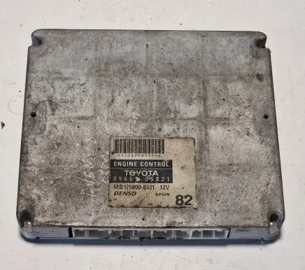Toyota Avensis T250 Engine control unit/module 8966105821 1758008331 MB1758008331