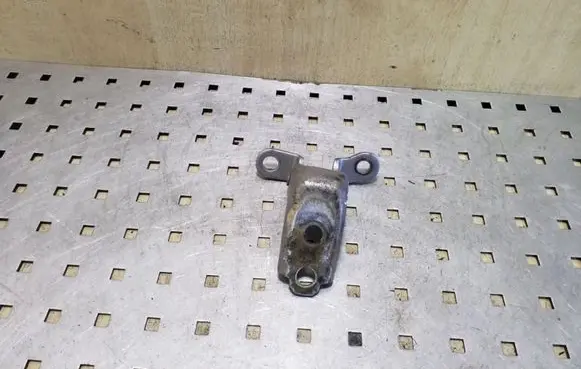 Honda CR-V Front door upper hinge
