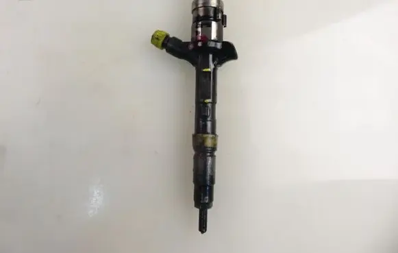 Toyota Corolla Verso E121 Fuel injector 2367027020