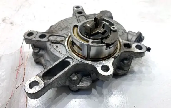 Mercedes-Benz C W205 Vacuum pump A2762300265