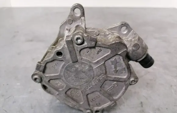 Volkswagen PASSAT B6 Vacuum pump 03L145100