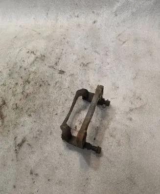 Mitsubishi Pajero Front Brake Caliper Pad/Carrier 