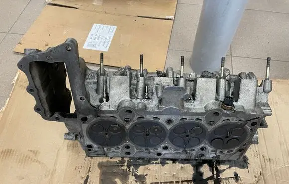 BMW 1 E81 E87 Engine head 778587608 778121102 M47T