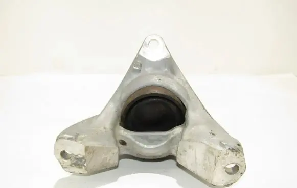 Engine mount bracket