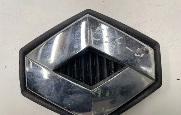 Manufacturer badge logo/emblem