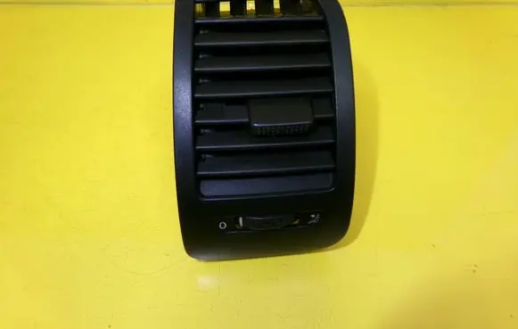 Volkswagen Polo III 6N 6N2 6NF Dashboard side air vent grill/cover trim 6X1819704A