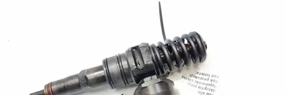 Skoda Fabia Mk1 (6Y) Fuel injector 038130073