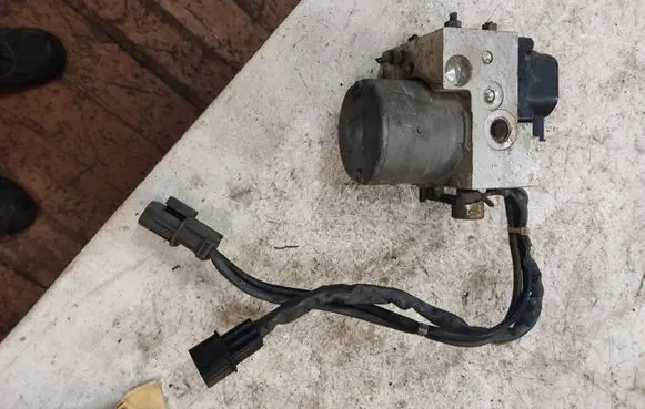 Mitsubishi Pajero ABS Pump MR289302