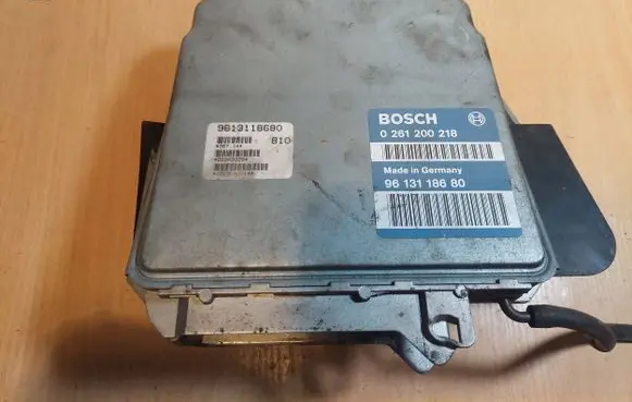 Peugeot 405 Engine control unit/module ECU 0261200218 9613118680