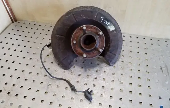 Ford Focus Rear wheel hub AV6T2C055