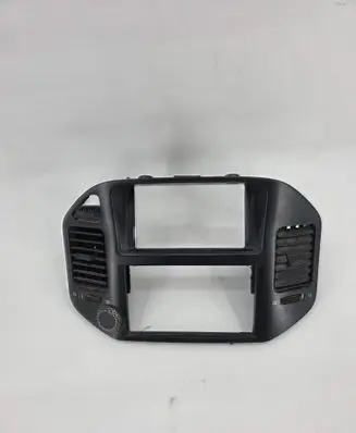 Mitsubishi Pajero Radio/GPS head unit trim MR456373 402666