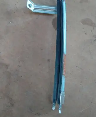 Nissan Qashqai Front door windshield rail 
