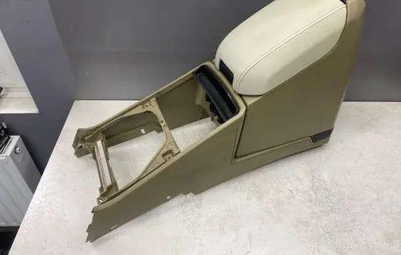Volvo XC90 Armrest 30643837 30643952 1333066